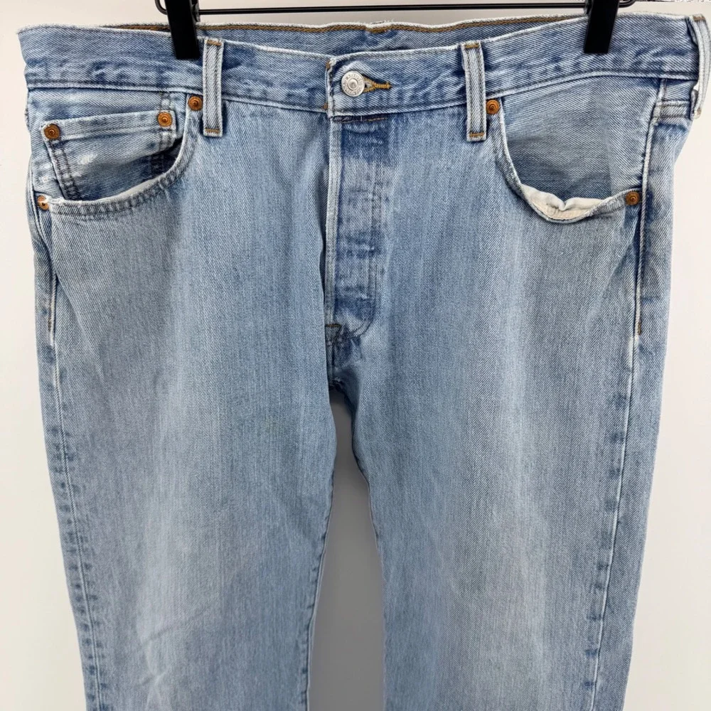 Levis‎ 501 Original Fit Straight Leg Button Fly Jeans 36x31 Light Wash Blue